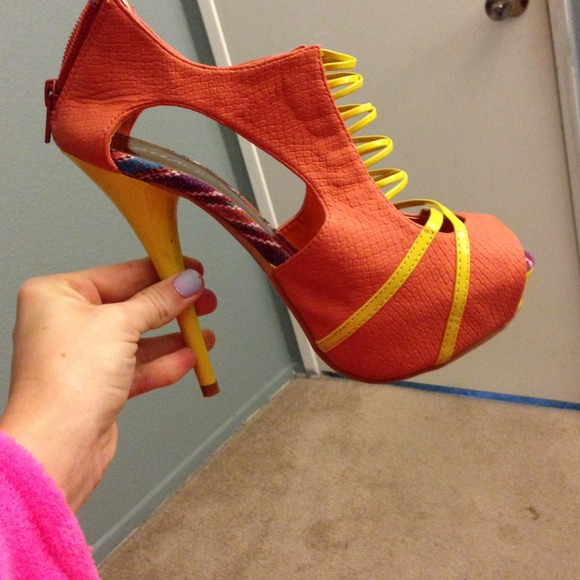 Heels - Picture 3 of 3