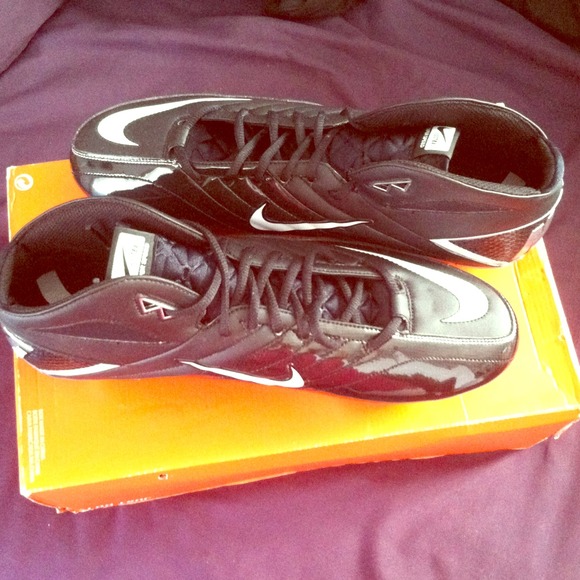 Men's size14 Nike super speed football cleat