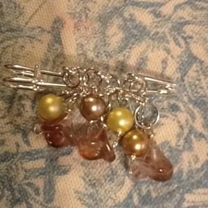 Glass bead broach