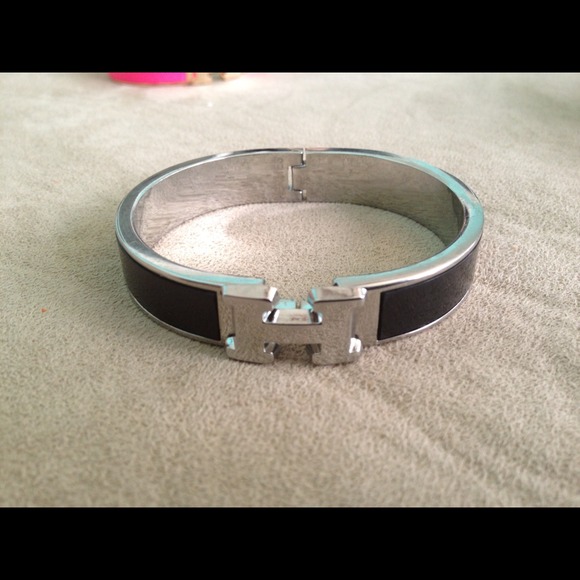 ⛔SOLD⛔ Fashion colorful H bracelet - Picture 3 of 4