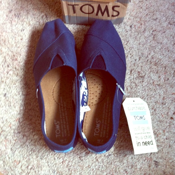 Dark blue TOMS