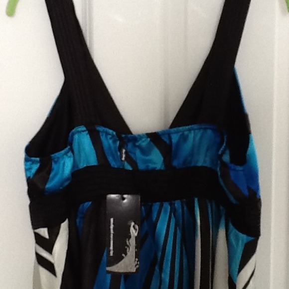 Host Pick!! Stunning silk dress - Picture 3 of 3