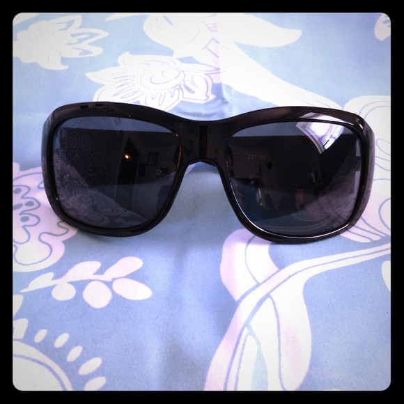 Black color sun glasses with silver detail