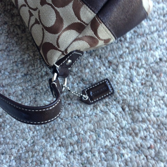 ⭐Price reduced⭐Coach Signature Stripe Handbag - Picture 2 of 4