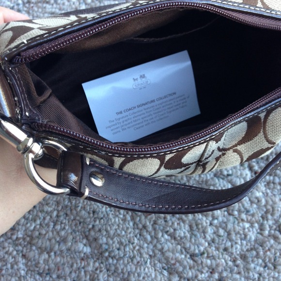 ⭐Price reduced⭐Coach Signature Stripe Handbag - Picture 4 of 4