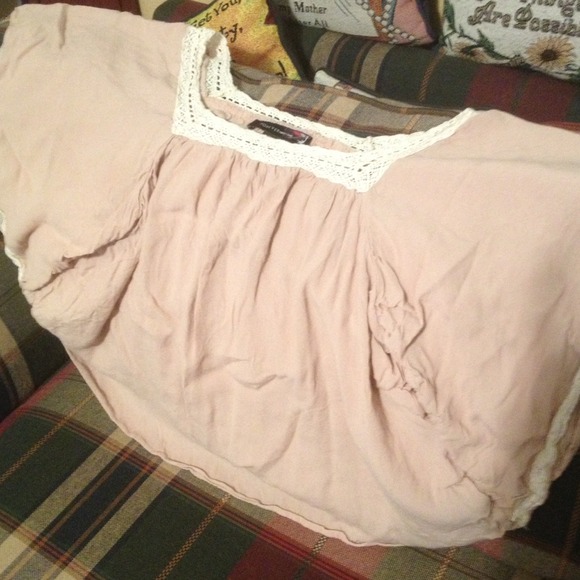 Bundle@morphinaTan butterfly sleeve cropped blouse