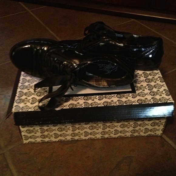 Shoes - Picture 2 of 3