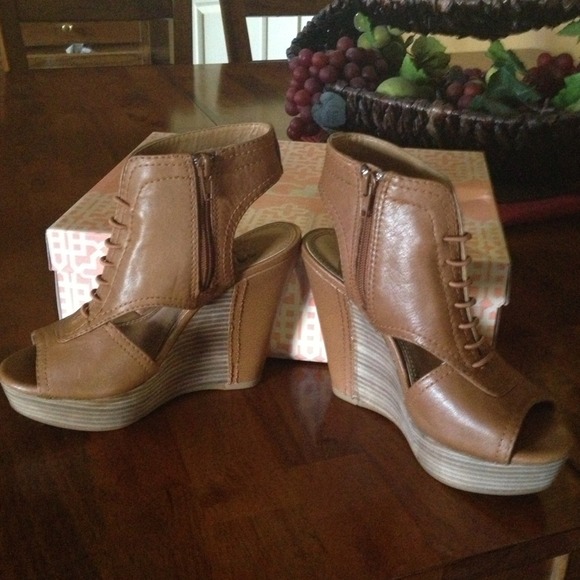 Shoes - Picture 2 of 3