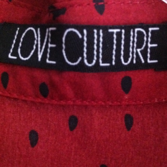 ****SOLD****Red Patterned Crop Top! - Picture 4 of 4
