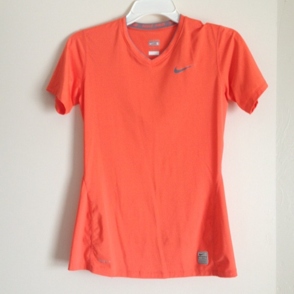 ✋Sold✋ Nike & Under Armour Shirt Bundle @lexx2012