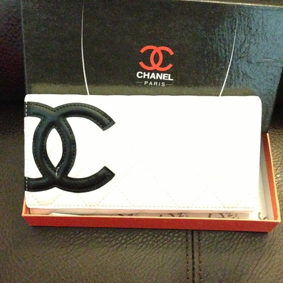 Chanel white quilted wallet