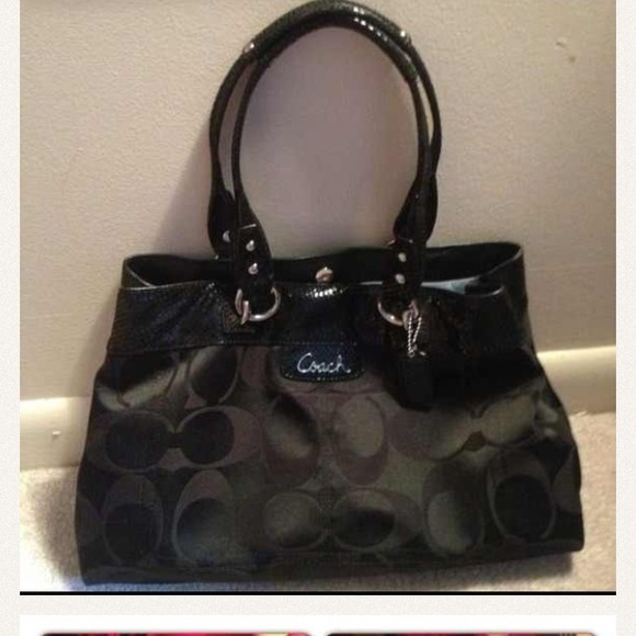 Coach Handbags - 💚Reduced❤Authentic Coach purse