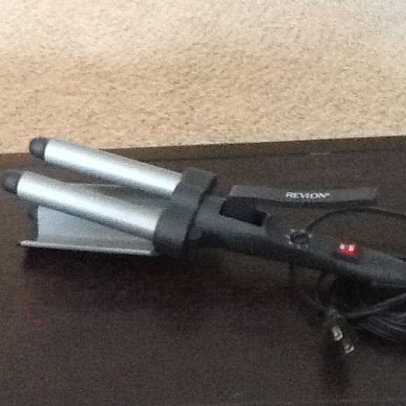 Three barrel curling iron