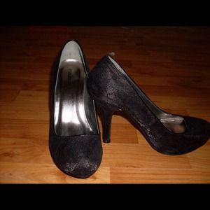 Black heels with lace pattern