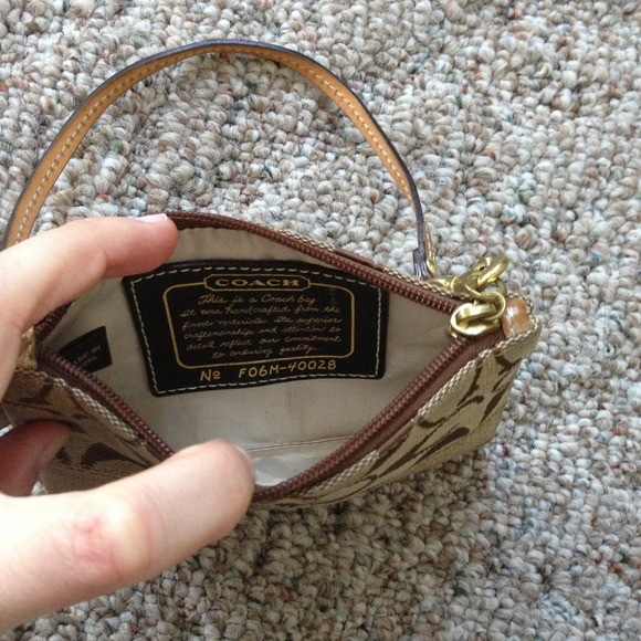 Gold Coach wristlet - Picture 3 of 4