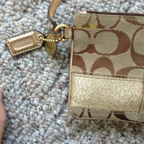 Gold Coach wristlet - Picture 4 of 4