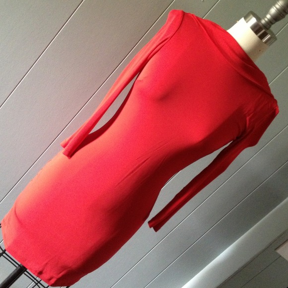 Backless red dress - Picture 2 of 4