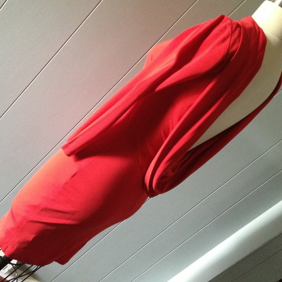 Backless red dress - Picture 3 of 4