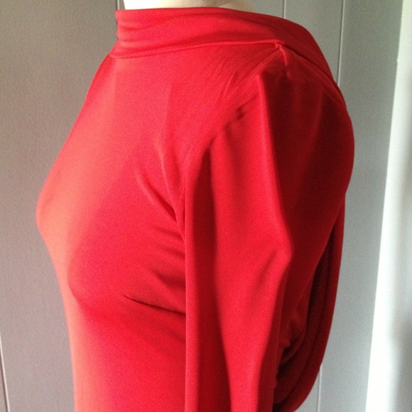 Backless red dress - Picture 4 of 4