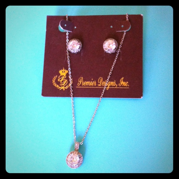 🚫SOLD🚫Premier designs earring and necklace