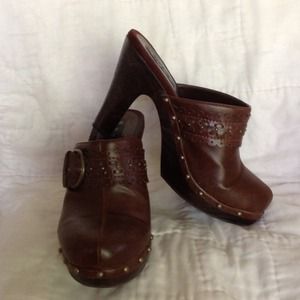 !! REDUCED!! Casual heel clog..