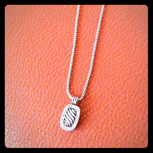 BNWT Silver Pendant Necklace