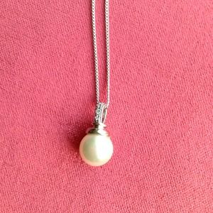 BNWT Pearl Pendant Necklace
