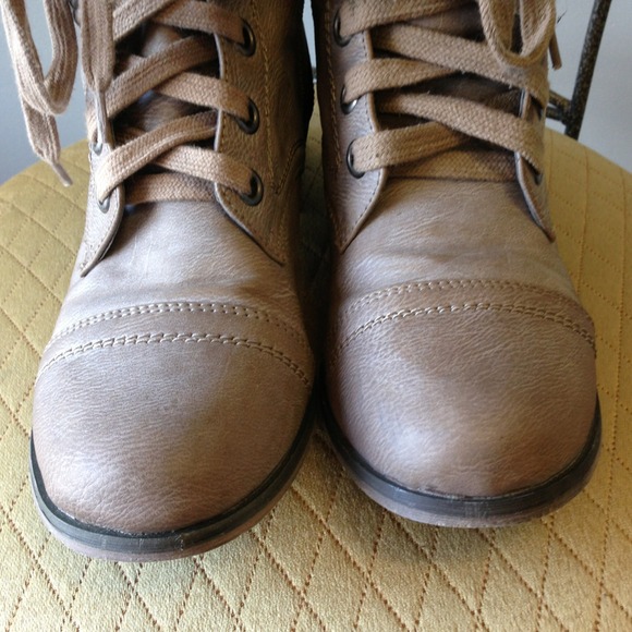 *SOLD* Taupe Beige Military Combat Lace-Up Boots - Picture 2 of 3