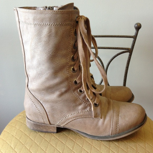 *SOLD* Taupe Beige Military Combat Lace-Up Boots - Picture 3 of 3