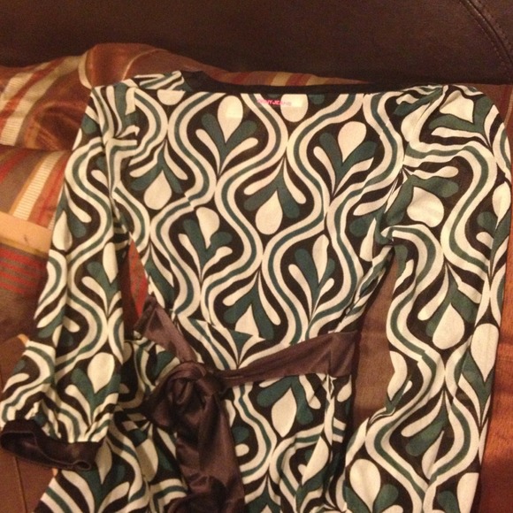 Dress - Picture 2 of 3