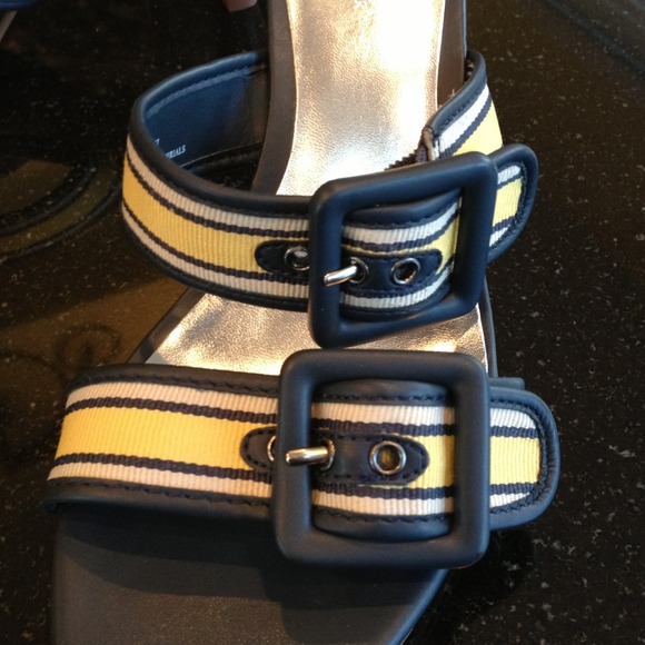 Shoes - Picture 3 of 4