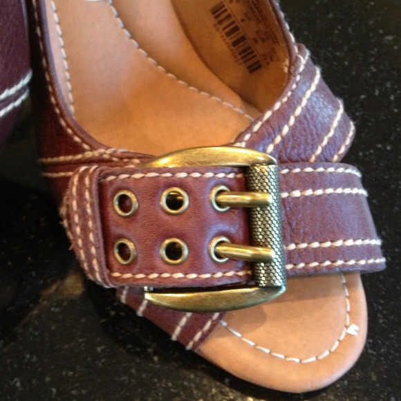 Shoes - Picture 3 of 4