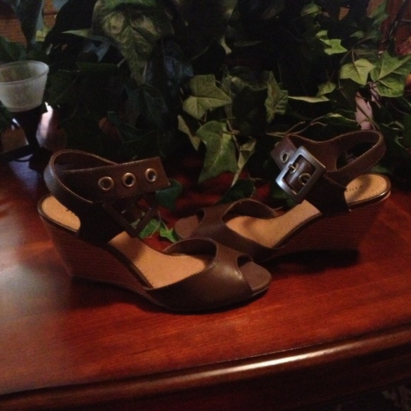 Shoes - Picture 2 of 3