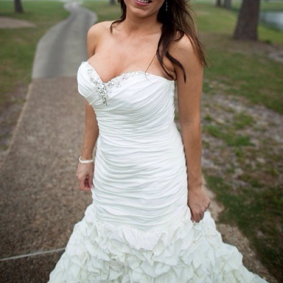 **SOLD** Wedding Dress, Corset Back. - Picture 2 of 4