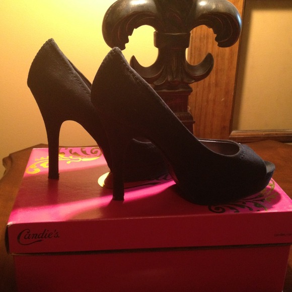 Shoes - Picture 2 of 3