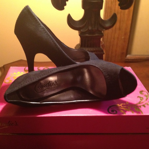 Shoes - Picture 3 of 3