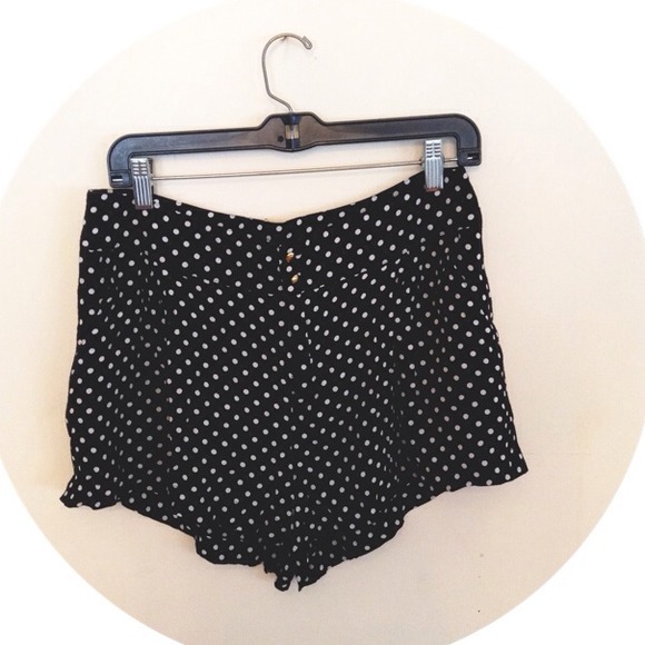 Polka dot flowy shorts
