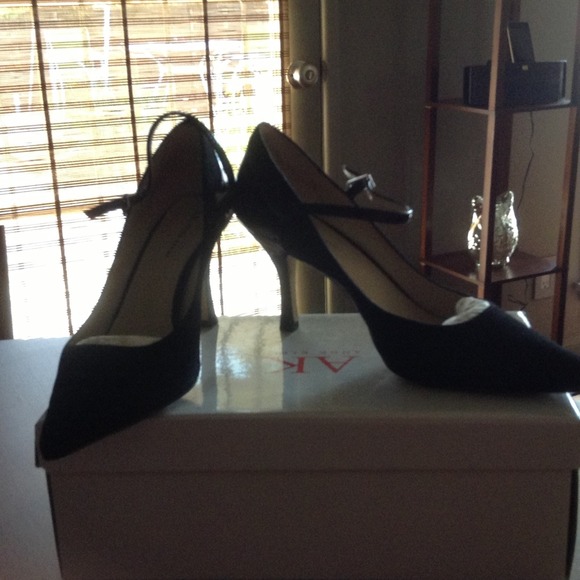 SOLD in Bundle Anne Klein pumps
