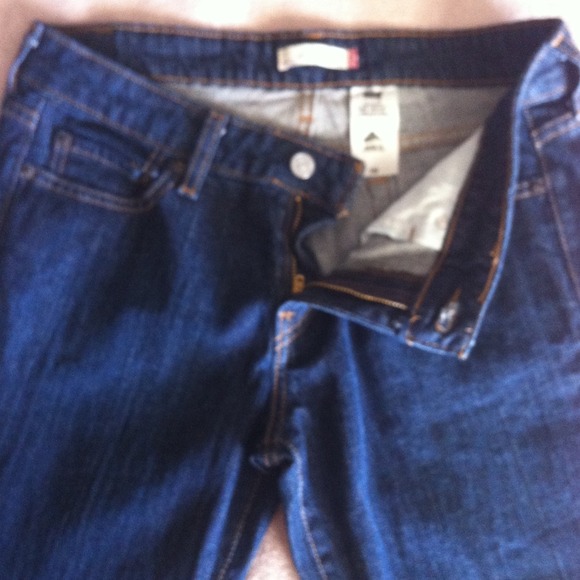 Dark denim jeans. Straight leg.