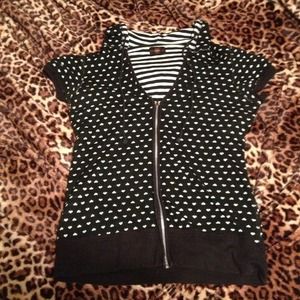 Reversible short sleeve V-neck hoodie