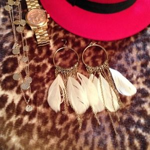 SOLD!!✔HOTT🔥Feather & Gold Earrings💋