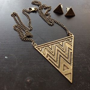 ❌SOLD❌🌙 tribal gold necklace and earring studs!