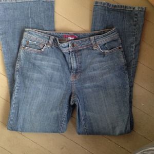 SOLD IN BUNDLE: Bisou Bisou size 10 jeans