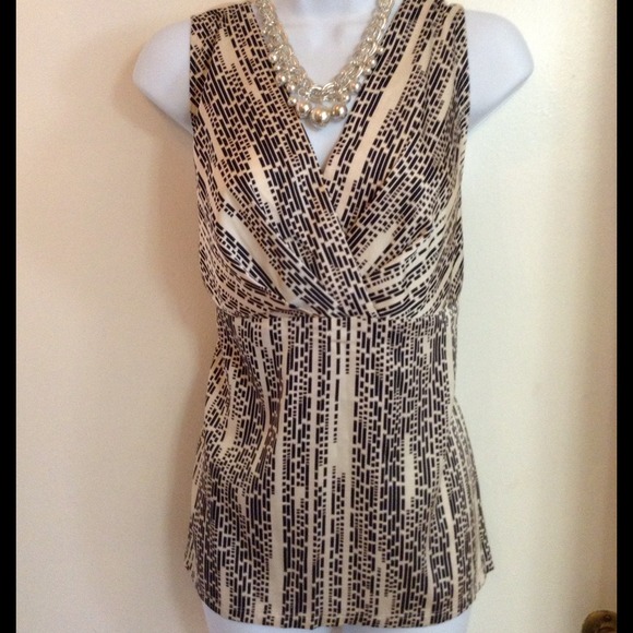 NWT Anne Taylor crisscross V-Neck, M