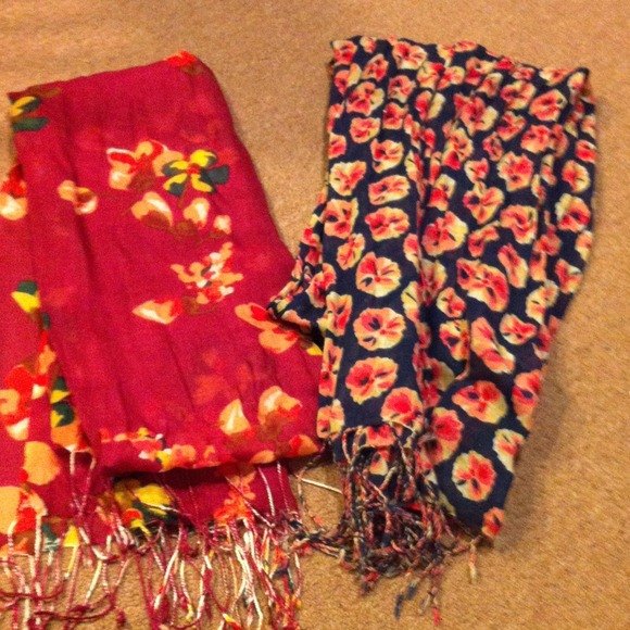 *Sold* Flower scarf bundle