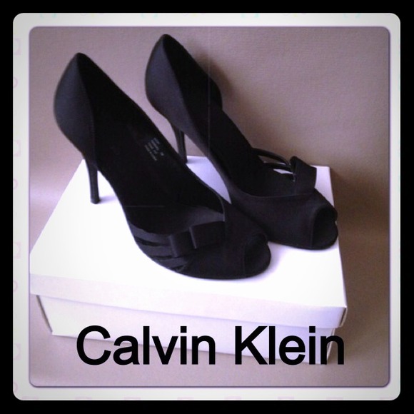 ⚠Reduced⚠Calvin Klein Peep Toe Satin Heels Pump