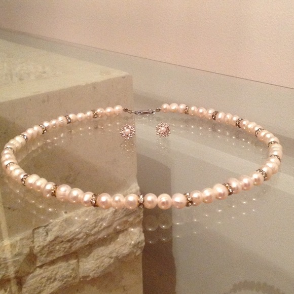 Faux pearl necklace and earring set
