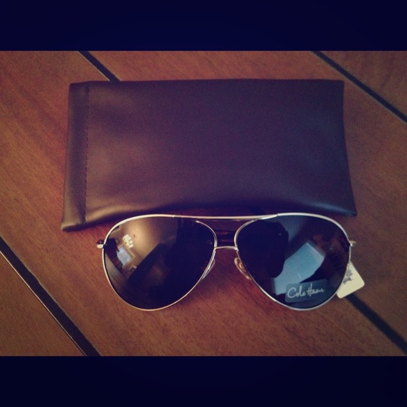 Cole Haan Accessories - Classic aviators
