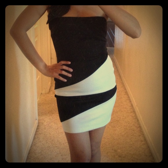 Black and white tube top dress😍 must have now!!!