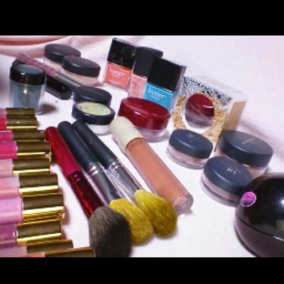 Accessories - makeup bareminerals tarte NARS butter London DKNY